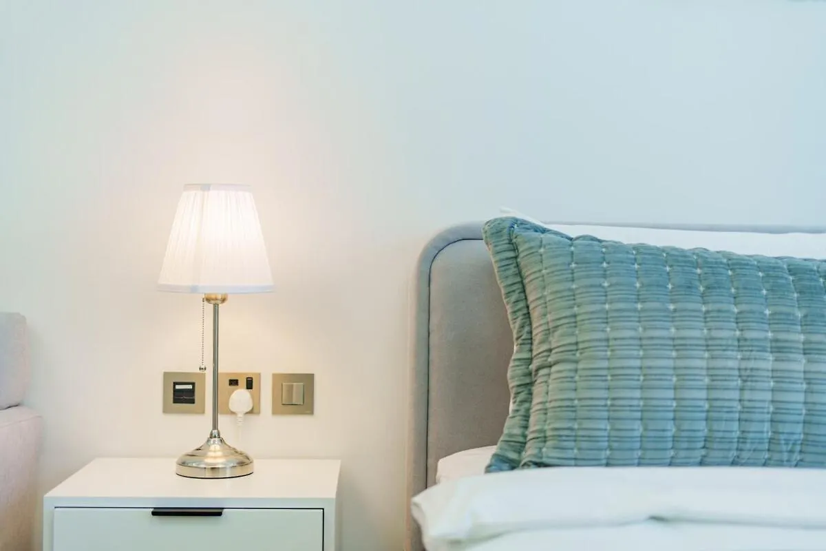 Live The Dream Studio Apartment In Me Do Re Jlt ドバイ